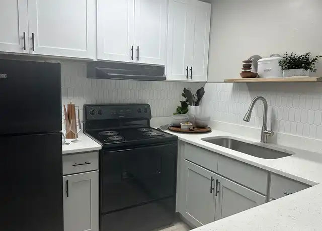 Property at Belmont Place Apartments - 1701 Gale Ln, Nashville, TN, 37212, 1 bed, 1 bath, [object Object]