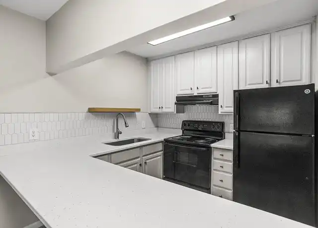 Property at Belmont Place Apartments - 1701 Gale Ln, Nashville, TN, 37212, 1 bed, 1 bath, [object Object]