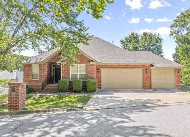 Property at 621 N Rockcliff Rd, Fayetteville, AR, 72701, 4 beds, 3.5 baths, [object Object]