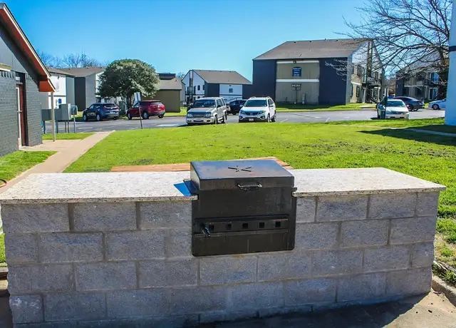 Photo of 711 Santa Fe Dr, Weatherford, TX 76086