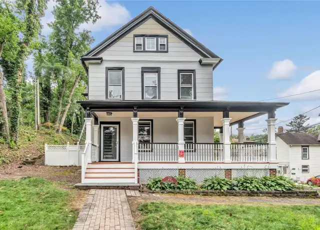 Property at 22B Town Path Unit 2, Glen Cove, NY, 11542, 2 beds, 1 bath, [object Object]