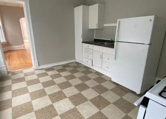 Property at 520 N 32nd St Apt 3, Milwaukee, WI, 53208, 2 beds, 1 bath, [object Object]