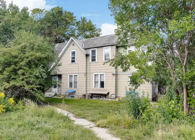 Property at 911 E River Rd, Minneapolis, MN, 55414, 6 beds, 2 baths, [object Object]