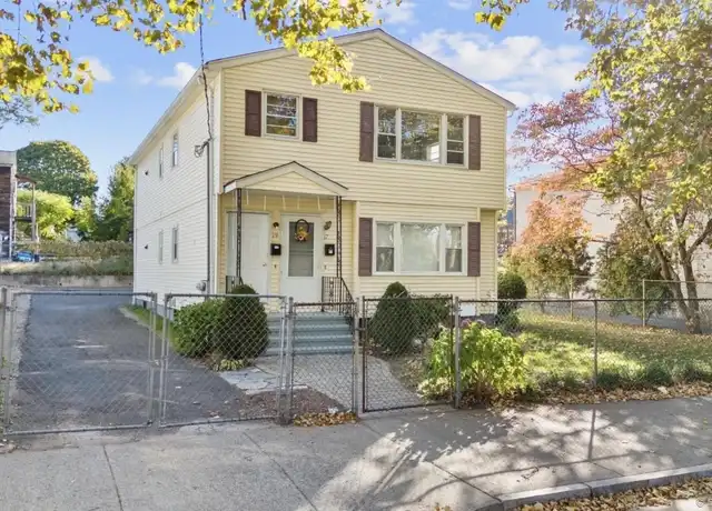 Property at 17 Main St Unit 2, New Haven, CT, 06512, 3 beds, 1 bath, [object Object]