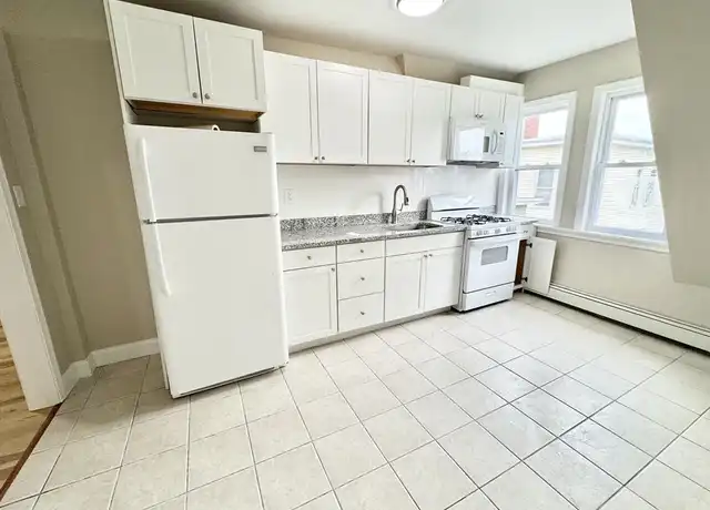 Property at 121 Day St Unit 3, Fitchburg, MA, 01420, 3 beds, 1 bath, [object Object]