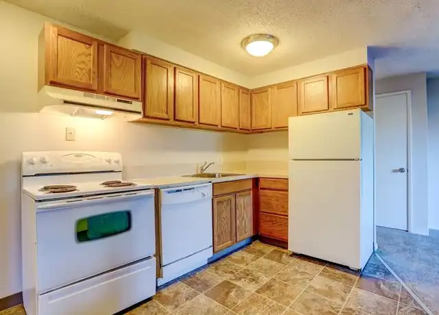 Property at 8630 SW Barbur Blvd Unit 05, Portland, OR, 97219, 1 bed, 1 bath, [object Object]