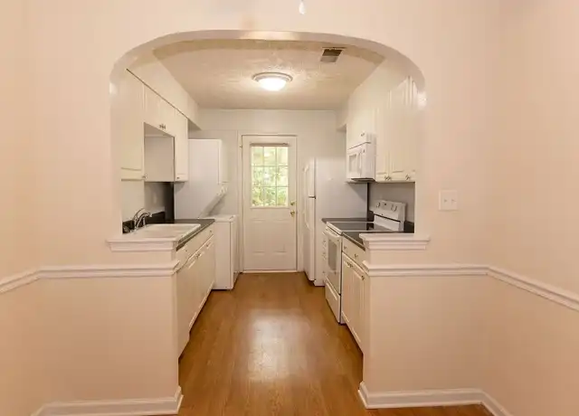 Property at Greenwood Apartments - 270 Barber St, Athens, GA, 30601, 2 beds, 1 bath, [object Object]