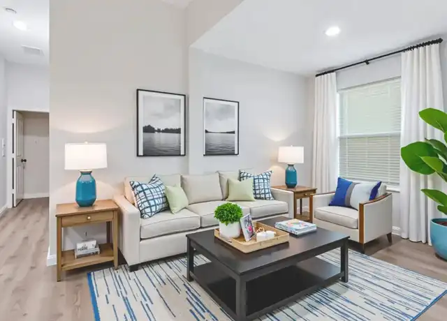 Property at 813 W 9th St, Dallas, TX, 75208, 2 beds, 1 bath, [object Object]