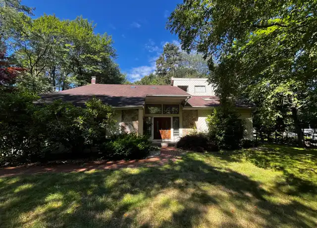 Property at 913 Thompson St, Glastonbury, CT, 06033, 4 beds, 2.5 baths, [object Object]