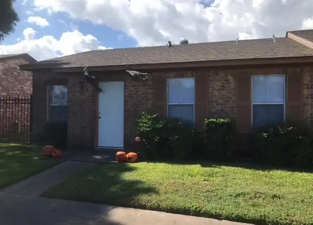 Property at 1513 Barcelona Way, Baytown, TX, 77520, 3 beds, 2 baths, [object Object]
