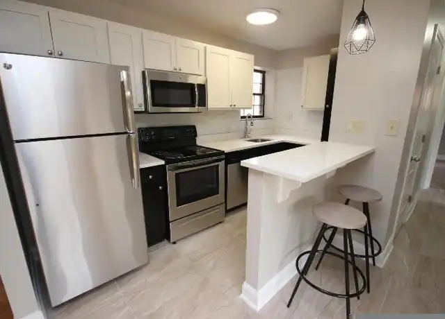 Property at 5925 5th Ave, Pittsburgh, PA, 15232, 2 beds, 1 bath, [object Object]
