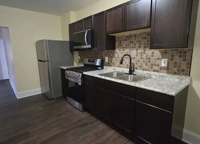 Property at 2123 7th St Unit 2123-1, Rockford, IL, 61104, 1 bed, 1 bath, [object Object]