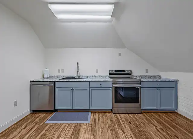 Property at 133 Oakland Ave Unit CARRIAGE HOUSE, Greensburg, PA, 15601, 2 beds, 1 bath, [object Object]