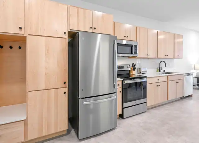 Property at 686 Mike McCarthy Way Unit 313, Ashwaubenon, WI, 54304, 1 bed, 1 bath, [object Object]