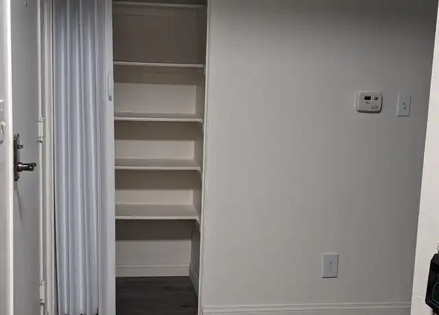 Property at 22816 Market St, Santa Clarita, CA, 91321, 1 bed, 1 bath, [object Object]