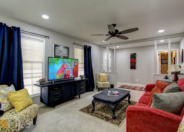 Property at 2984 Blackberry Ln, Marietta, GA, 30068, 5 beds, 2 baths, [object Object]