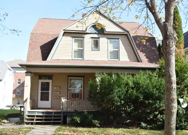 Property at 612 S Clinton St Unit 3, Iowa City, IA, 52240, 4 beds, 1 bath, [object Object]