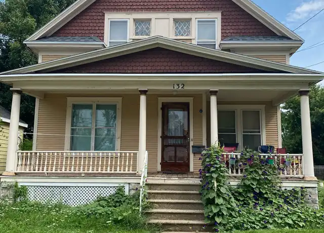Property at 132 W 14th Ave Unit A, Oshkosh, WI, 54902, 2 beds, 1 bath, [object Object]