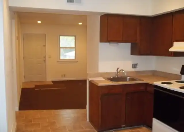 Property at 709 E Culton St, Warrensburg, MO, 64093, 2 beds, 1 bath, [object Object]