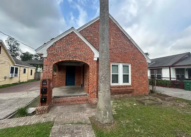 Property at 822 Booth St, Houston, TX, 77009, 2 beds, 1 bath, [object Object]