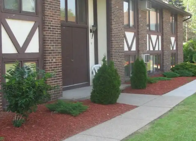 Property at 6 Tudor Ln, Lockport, NY, 14094, 2 beds, 1 bath, [object Object]