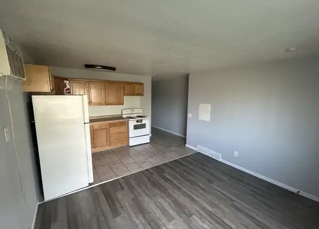 Property at 608 S 2nd Ave Unit 2, Sioux Falls, SD, 57104, 2 beds, 1 bath, [object Object]