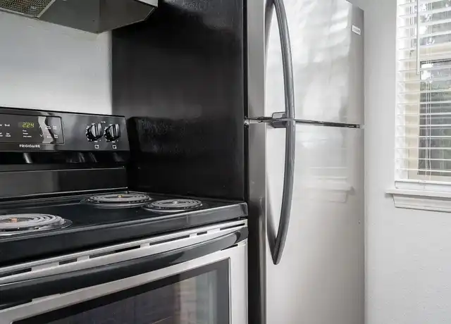 Property at Kentwood Apartments - 22415 Benson Rd SE, Kent, WA, 98031, 3 beds, 1 bath, [object Object]