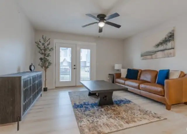 Property at 5117 Oakwood Landings Ln Unit 104, Louisville, KY, 40229, 1 bed, 1 bath, [object Object]