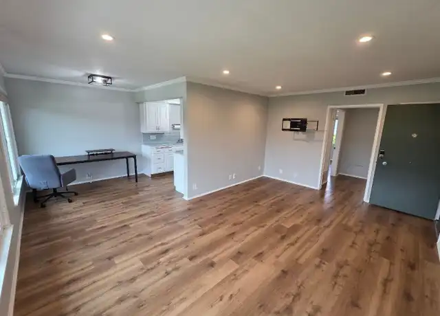 Property at 5390 E Oleta St #4, Long Beach, CA, 90815, 1 bed, 1 bath, [object Object]