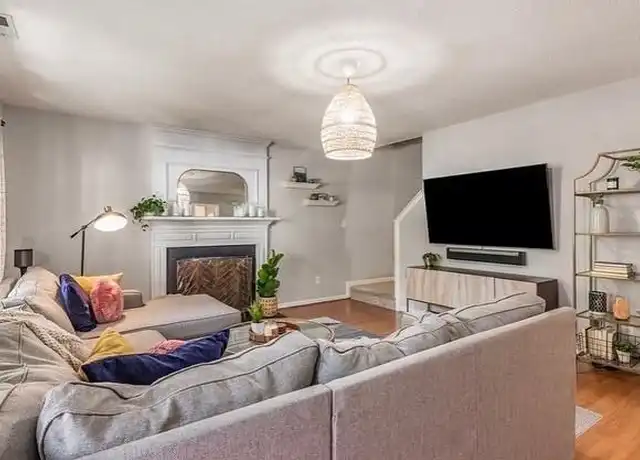 Property at 10 Wiltshire Pl, Durham, NC, 27713, 1 bed, 1 bath, [object Object]