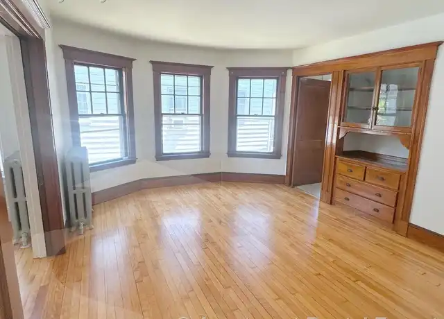 Property at 26 Upland Rd Unit 2, Cambridge, MA, 02140, 3 beds, 1 bath, [object Object]