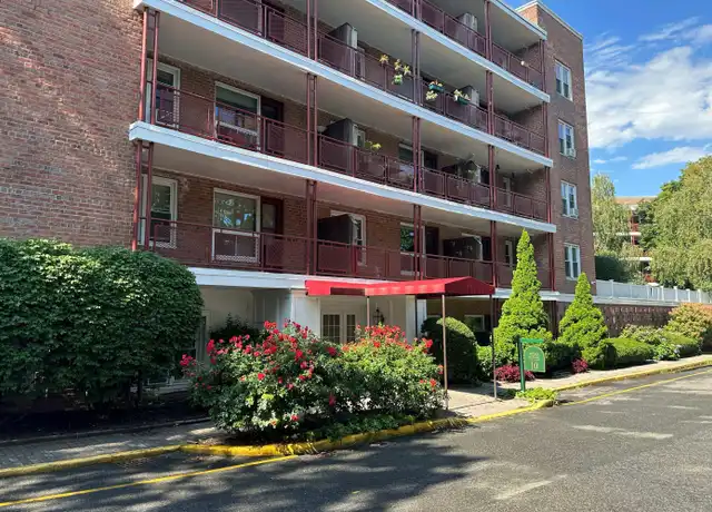 Property at 20 Brookside Dr Unit 3D, Greenwich, CT, 06830, 1 bed, 1 bath, [object Object]