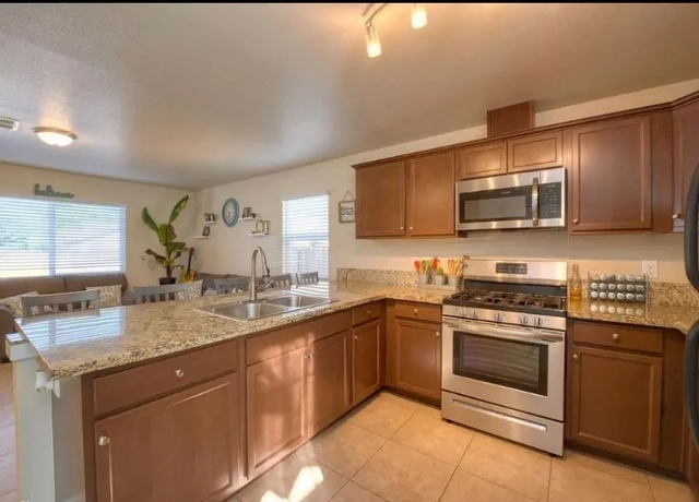 Photo of 226 S 5th St, Patterson, CA 95363