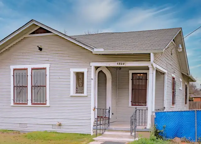 Property at 2015 W Houston St, San Antonio, TX, 78207, 2 beds, 1 bath, [object Object]