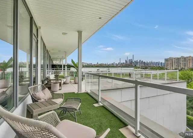 Property at 3 Somerset Ln #302, Edgewater, NJ, 07020, 3 beds, 3 baths, [object Object]