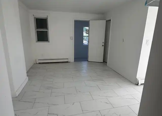 Property at 980 Pembroke St Unit 2R, Bridgeport, CT, 06608, 4 beds, 1 bath, [object Object]