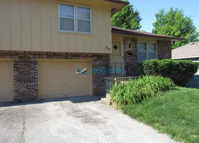 Property at 13207 W 94th St, Lenexa, KS, 66215, 3 beds, 2 baths, [object Object]
