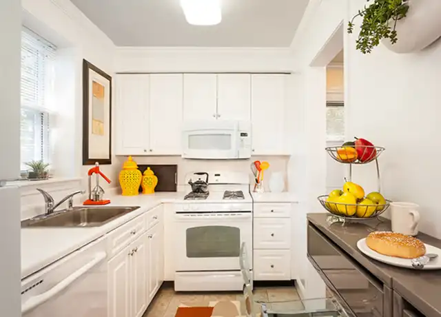 Property at 172 Sherman Rd Unit 1LRG, Chestnut Hill, MA, 02467, 1 bed, 1 bath, [object Object]