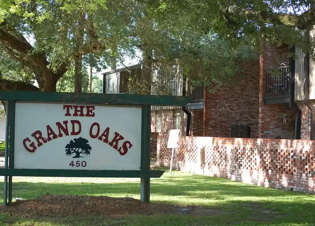 Property at Grand Oaks Apartments - 450 Cloud Dr, Baton Rouge, LA, 70806, 2 beds, 1 bath, [object Object]