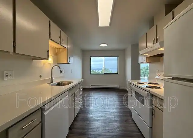 Property at 7130 California Ave SW Unit 402, Seattle, WA, 98136, 2 beds, 1 bath, [object Object]