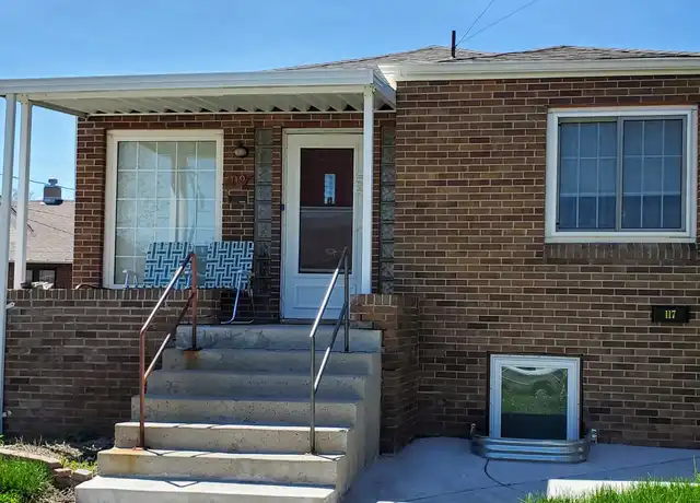 Property at 117 E 6th Ave, Cheyenne, WY, 82001, 2 beds, 1 bath, [object Object]