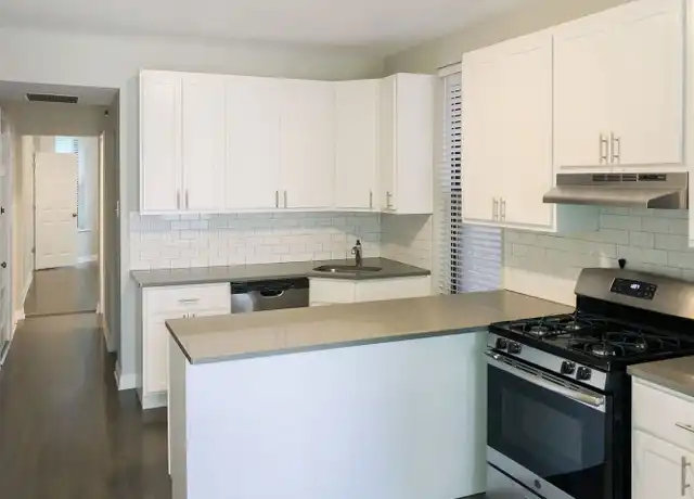 Property at 2730 N Wayne Ave Unit 2, Chicago, IL, 60614, 2 beds, 1 bath, [object Object]