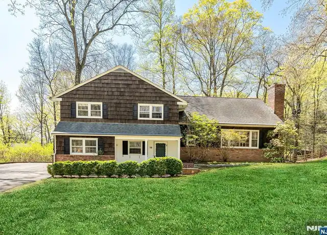 Property at 16 Barnfield Ct, Upper Saddle River, NJ, 07458, 5 beds, 3.5 baths, [object Object]