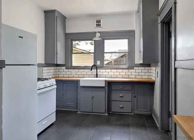 Property at 6015 SE 99th Ave, Portland, OR, 97266, 2 beds, 1 bath, [object Object]
