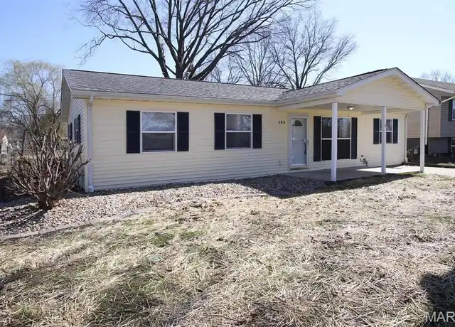 Property at 204 Saint Thomas Dr, Godfrey, IL, 62035, 4 beds, 2 baths, [object Object]