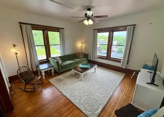 Property at 115 E University St, Siloam Springs, AR, 72761, 2 beds, 1 bath, [object Object]
