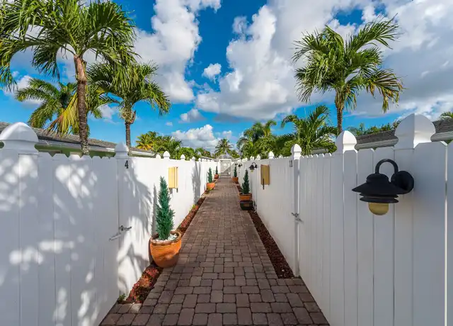 Property at 740-748 NE 13th Ct, Fort Lauderdale, FL, 33304, 1 bed, 1 bath, [object Object]