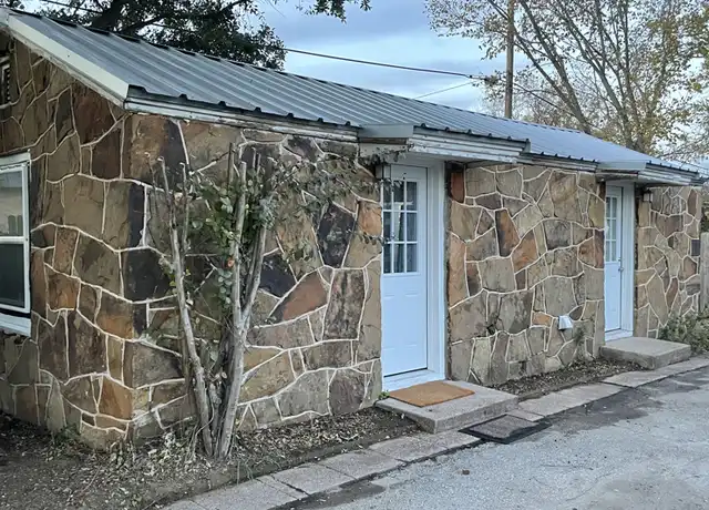 Property at 1201 E Wise St Unit 3, Bowie, TX, 76230, 1 bed, 1 bath, [object Object]