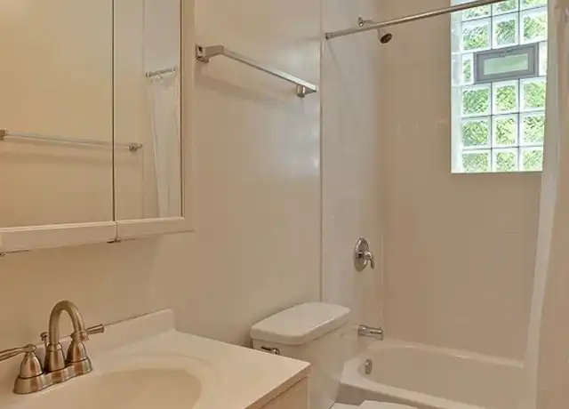 Property at 5213 S Dorchester Ave Unit 1N, Chicago, IL, 60615, 4 beds, 2 baths, [object Object]