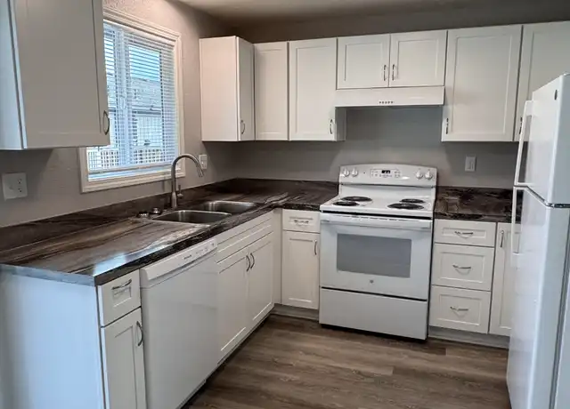 Property at 423 NE Hewitt Ave Unit 19, Roseburg, OR, 97470, 2 beds, 1 bath, [object Object]